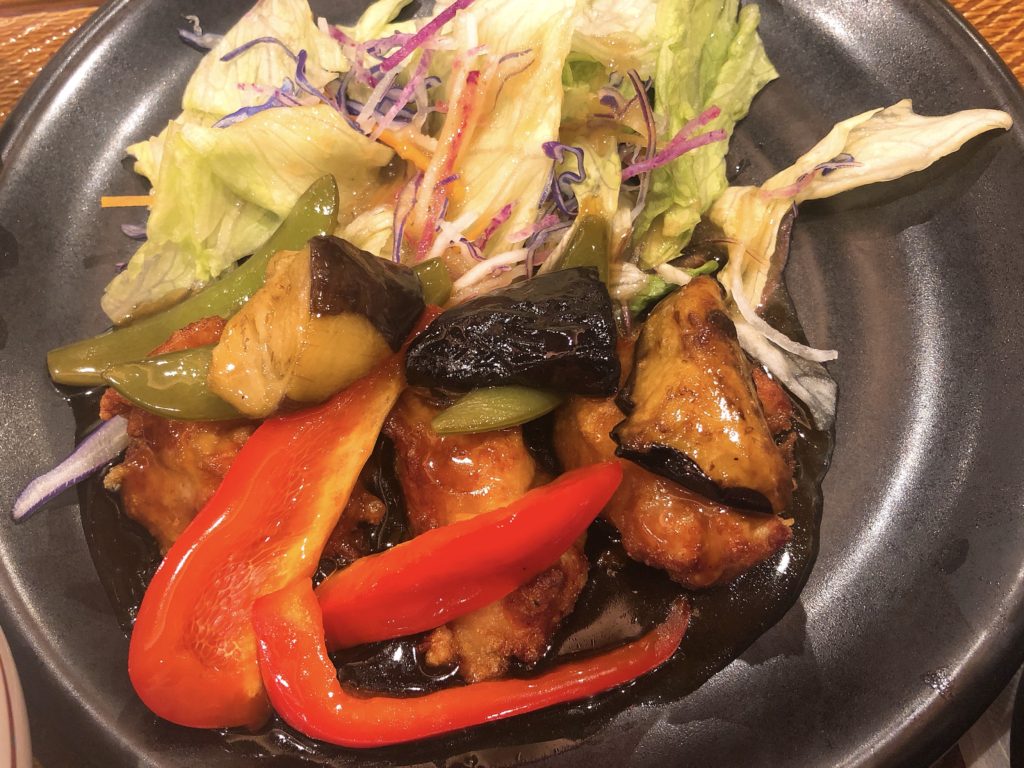 ガスト 若鶏と彩り野菜の黒酢あん