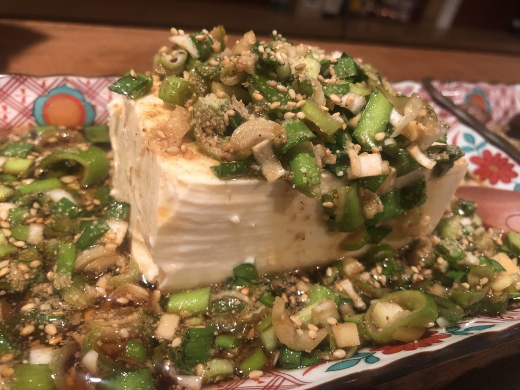 20190613 Ken's bar 豆腐のネギとニラのソースかけ