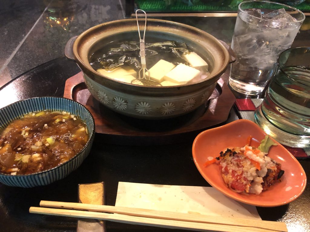 肴処 瑞穂 湯豆腐と紅鮭飯鮨