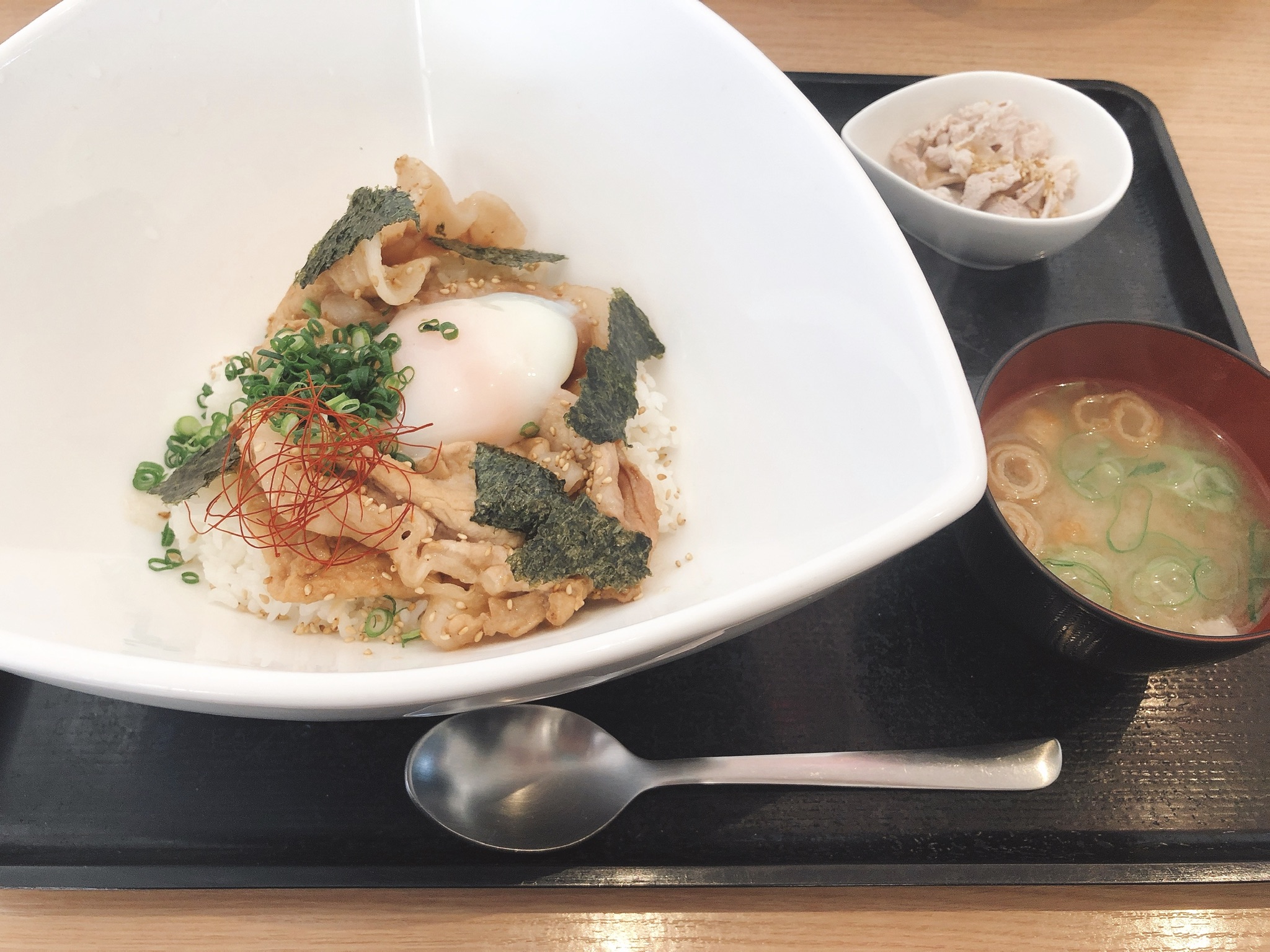 昼ゴハンは豚丼
