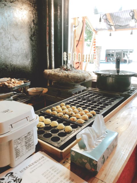 台湾＆韓国屋台料理　王様の屋台　カウンター前