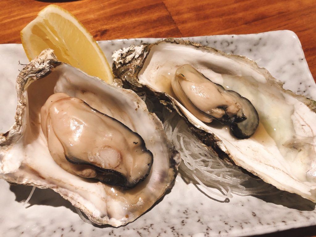 居酒屋 実菜　厚岸産焼カキ