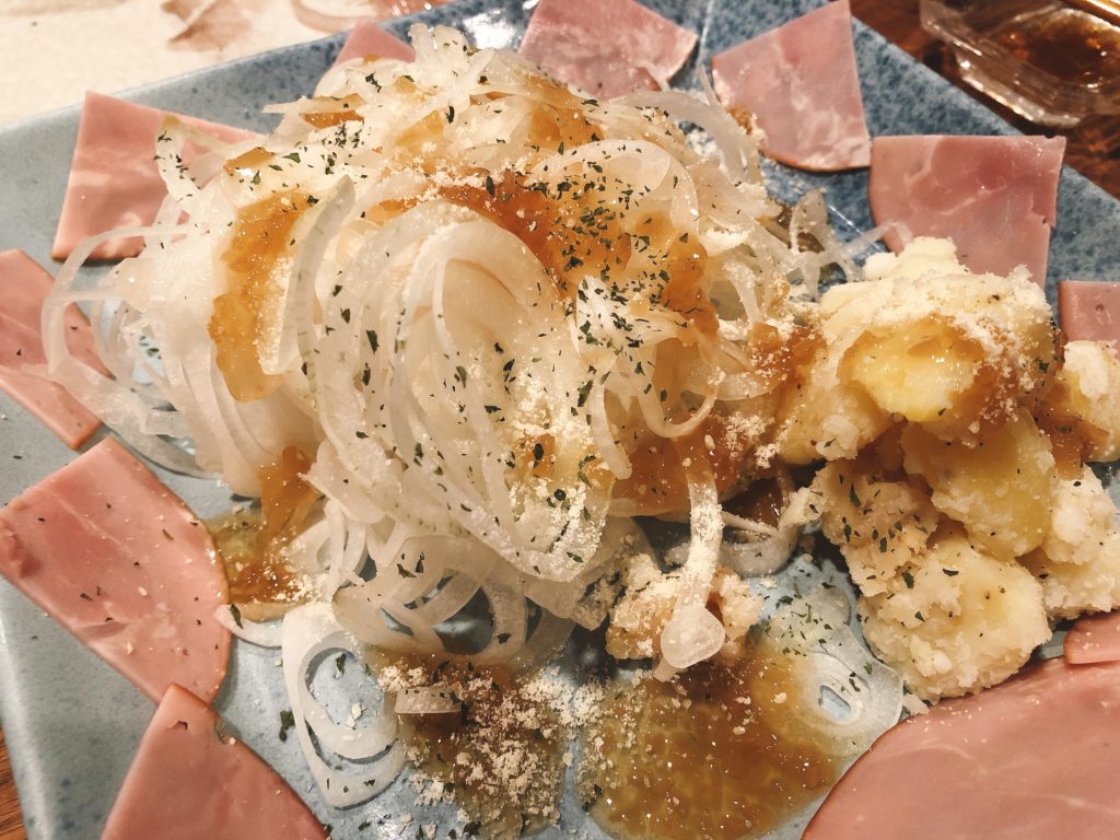 ネイル後の夜ゴハン 玉ねぎのサラダ