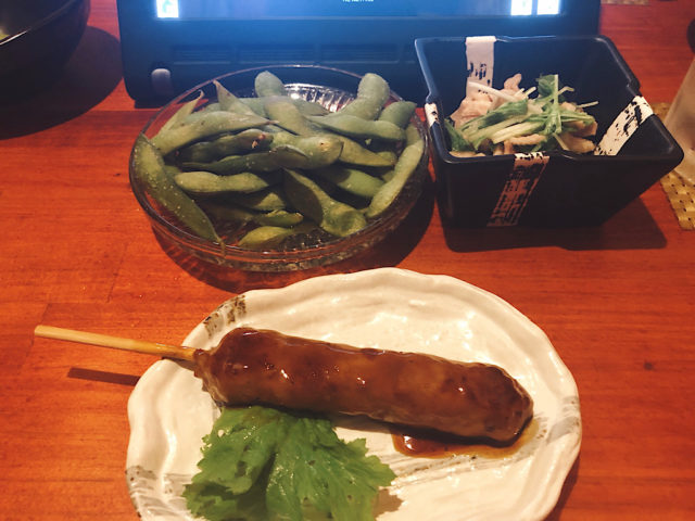 活海鮮居酒屋 むっ茶ん　枝豆とつくね