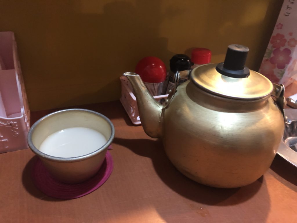 大門横丁　金家　やかんマッコリ