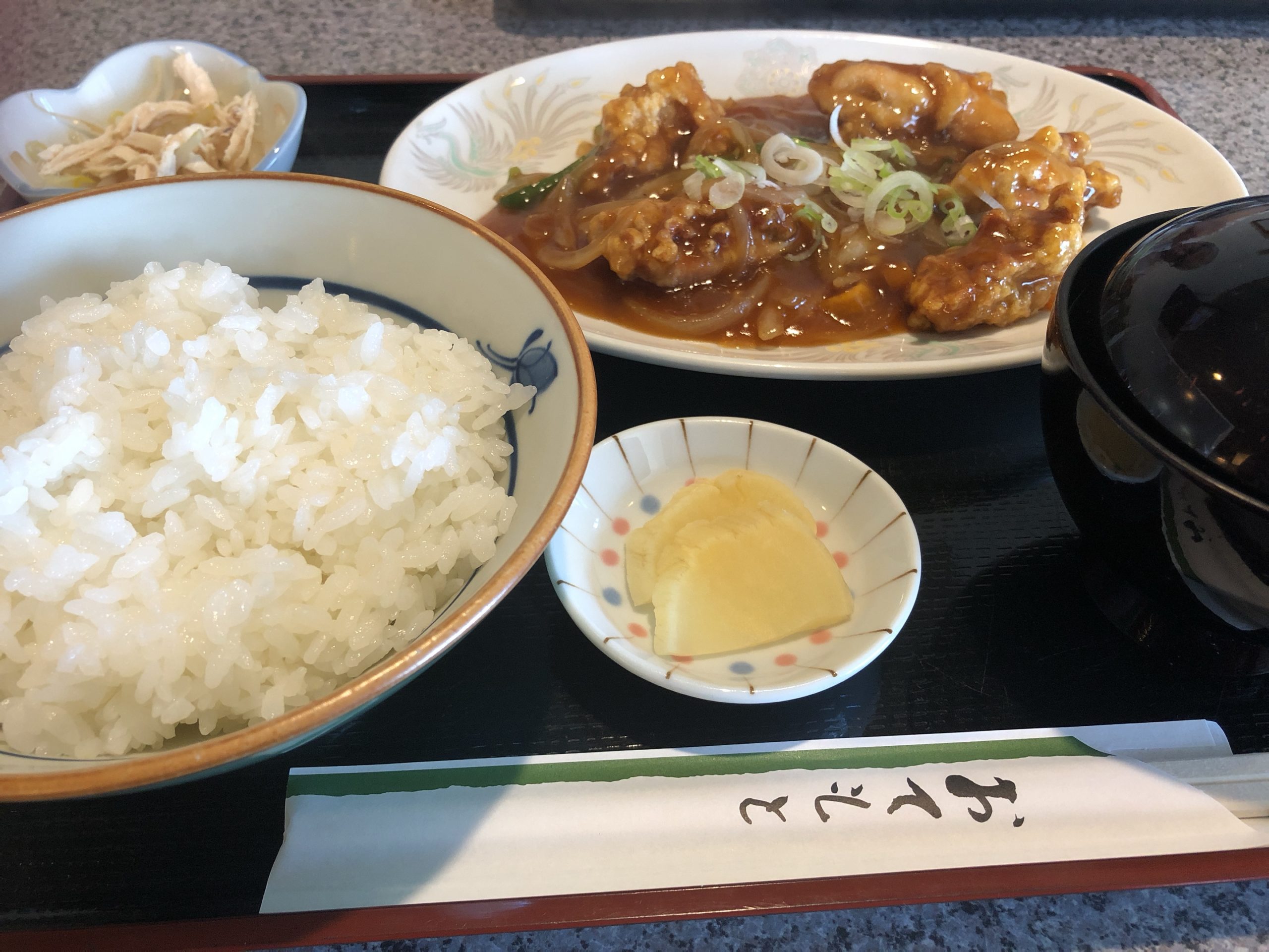 昼ゴハンは八方亭で