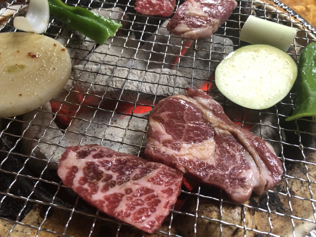 焼肉 金剛苑 焼き中