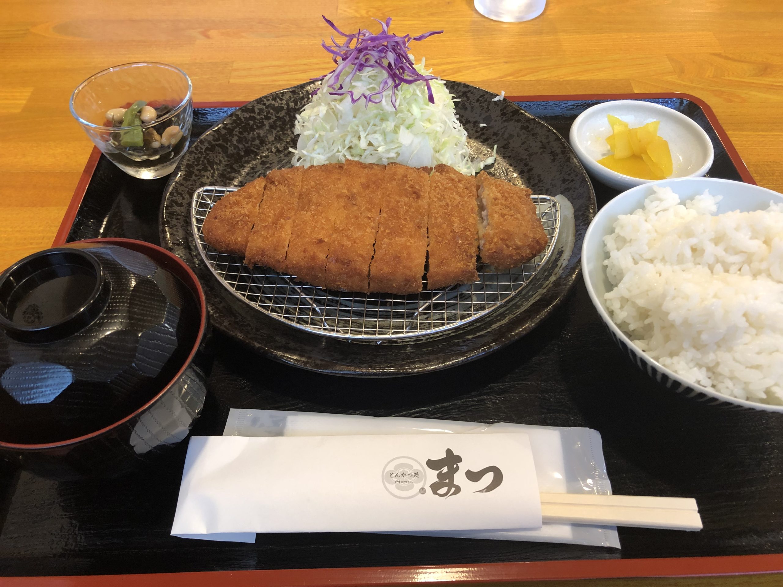 夜ゴハンはとんかつ定食です