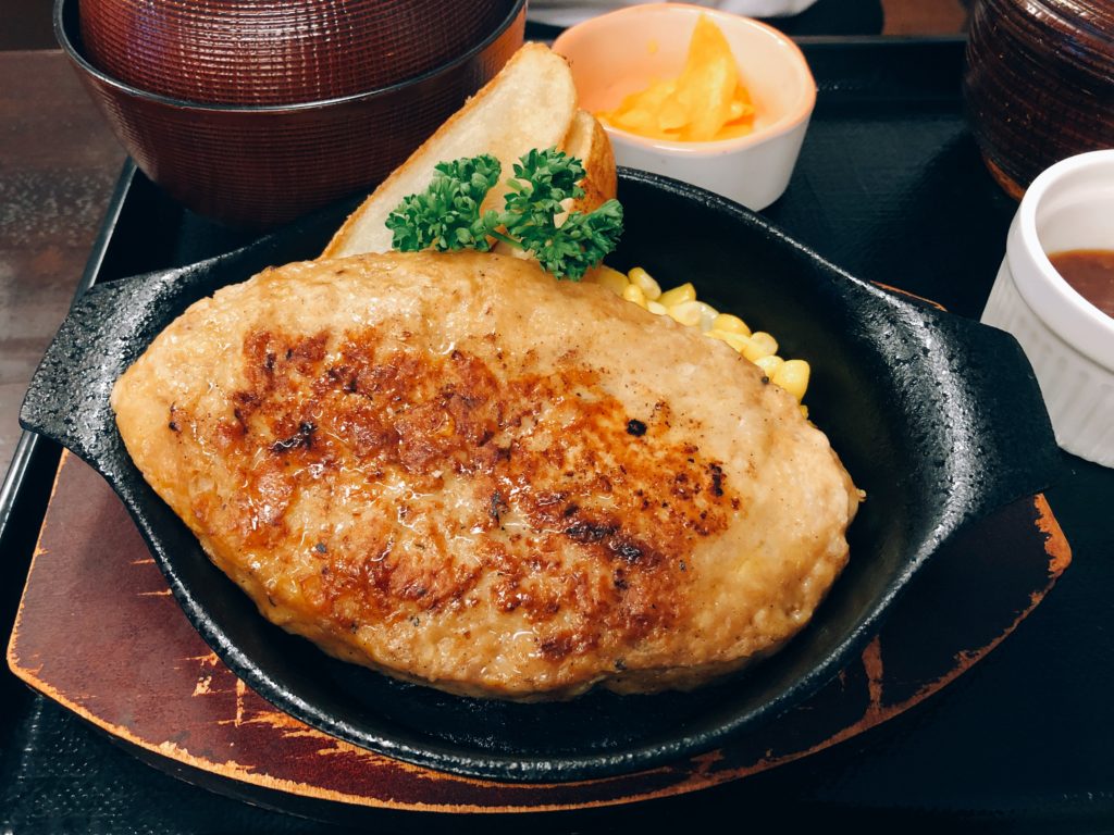 小樽なると屋宇賀浦店　鶏ハンバーグ定食