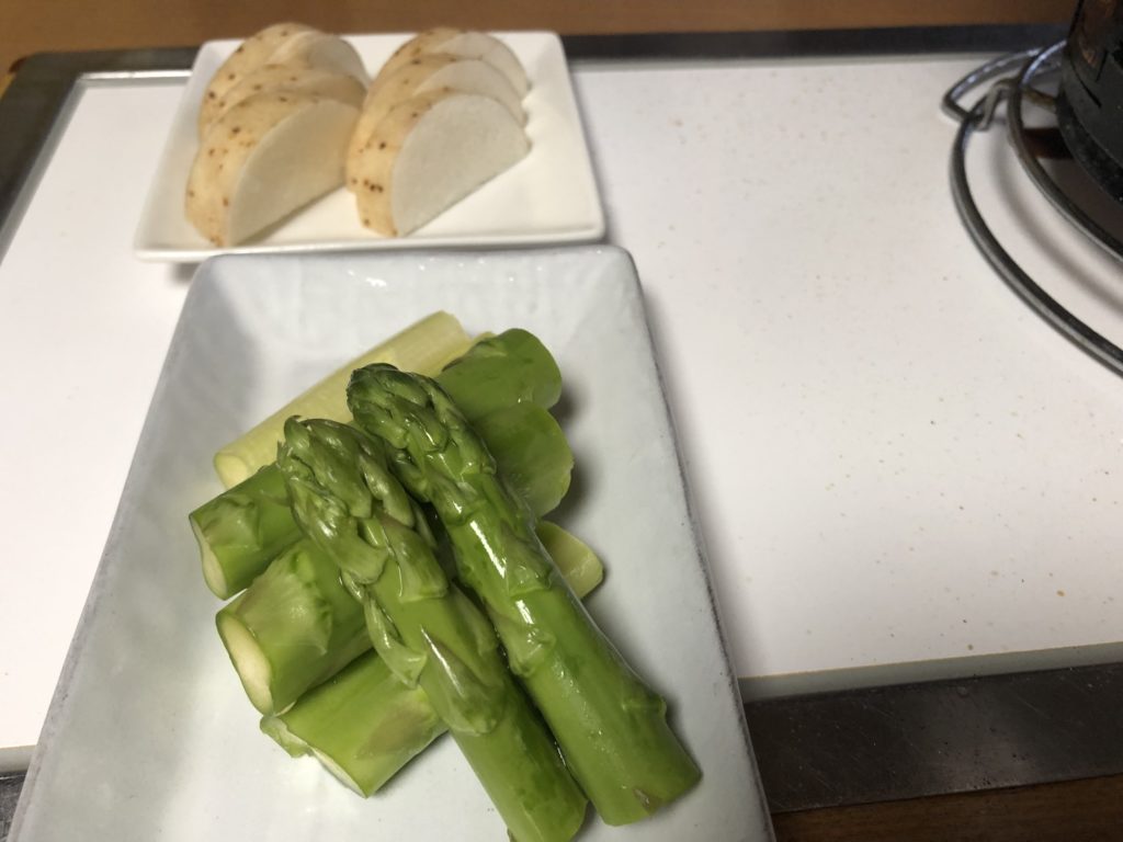 炭火ジンギスカン　いい田屋　長芋と地物アスパラ