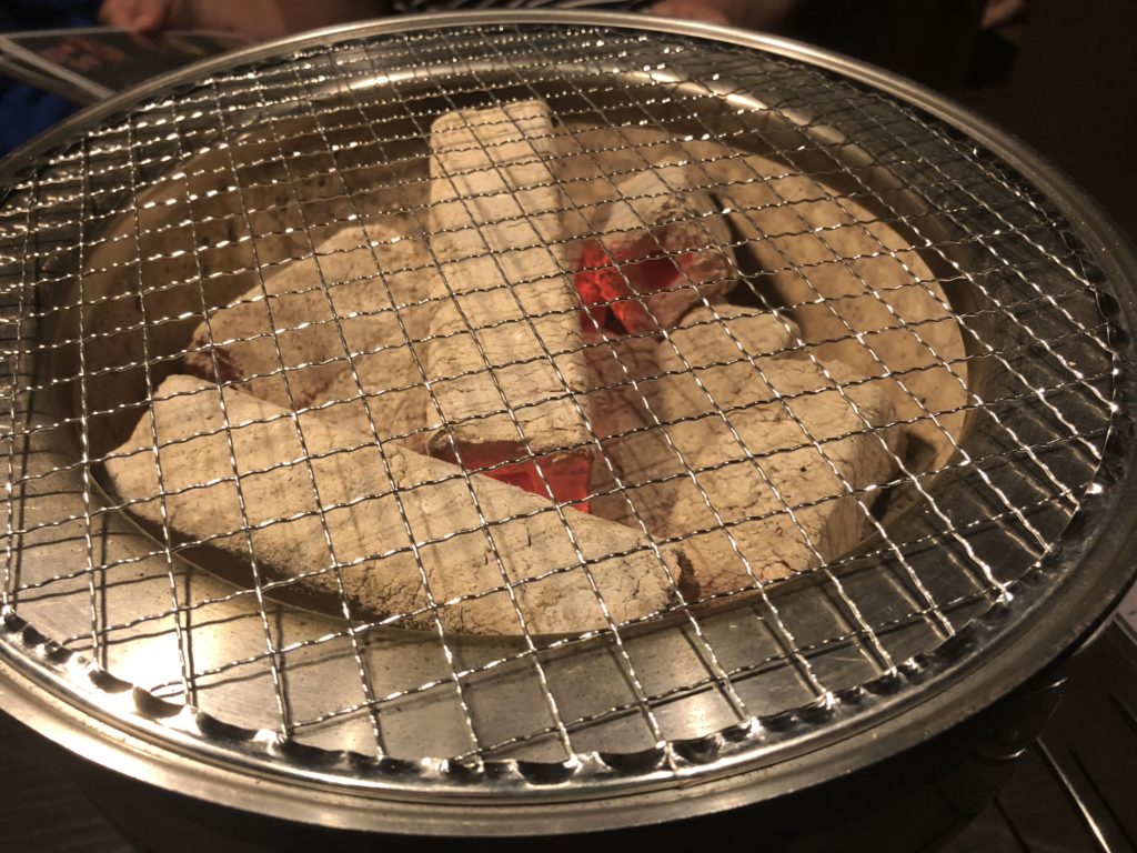 神戸炭火焼肉 BUZZ 函館本店　七輪