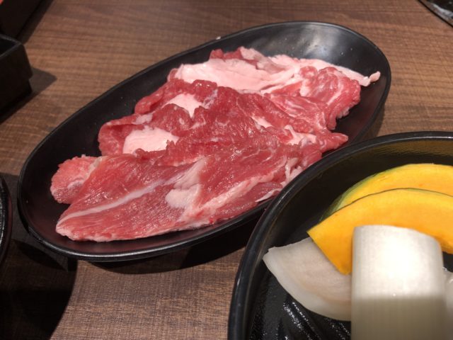 旭川 成吉思汗 大黒屋 薄切りショルダーと焼き野菜