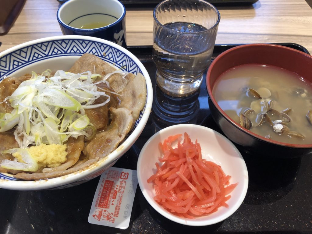 吉野家　大判豚肩ロース焼き丼としじみ汁