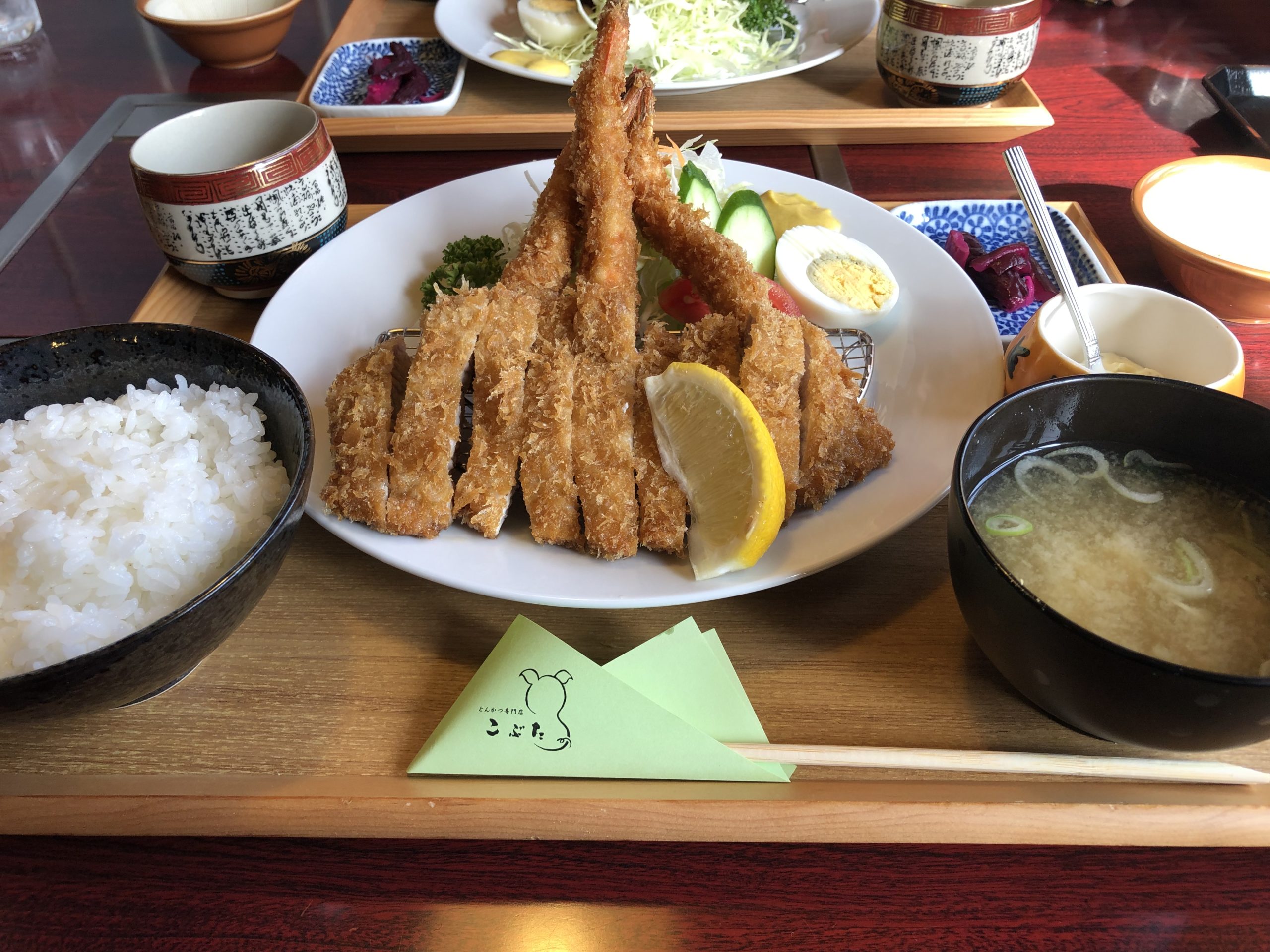 20221022 とんかつ専門店 こぶた　海老フライとロースカツ定食