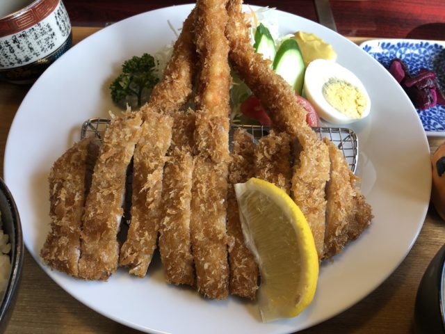 とんかつ専門店 こぶた　海老フライとロースカツ定食
