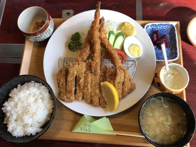 20221022 とんかつ専門店 こぶた　海老フライとロースカツ定食